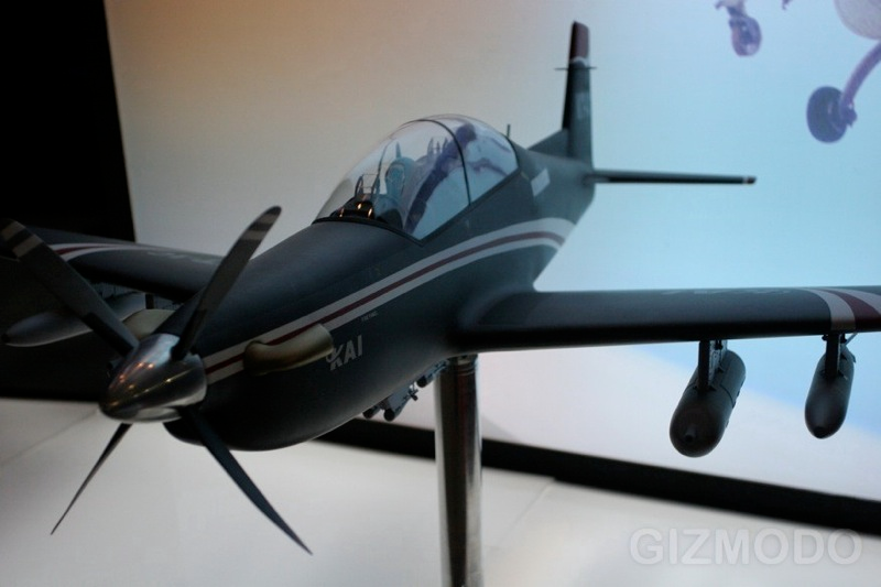 Illustration for article titled Dubai Air Show Has Most Amazing Aircraft and Weapon Models Ever
